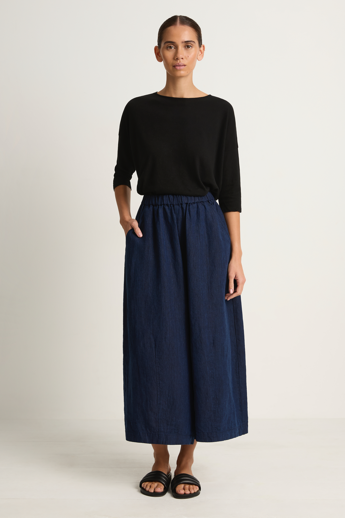 Pas De Calais Linen Indigo Chambray Pants - Navy