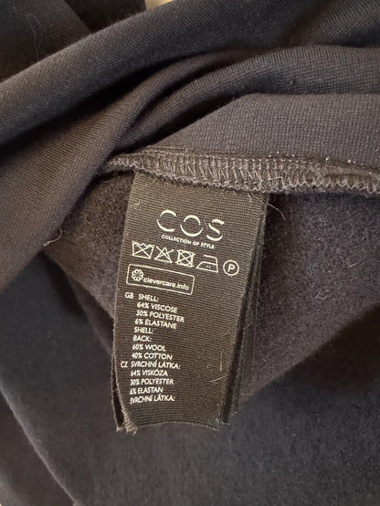 Cos-klänning