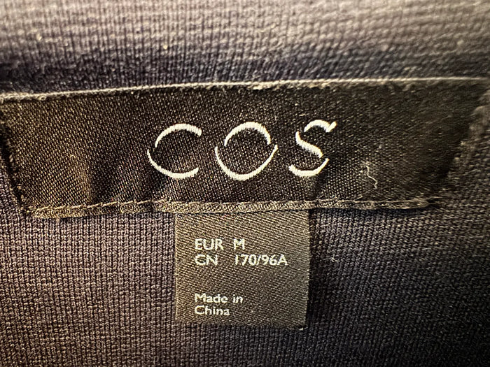 Cos-klänning