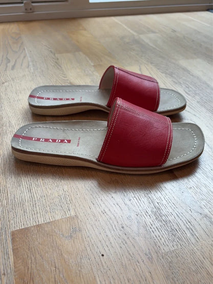 Prada-skinnsandaler