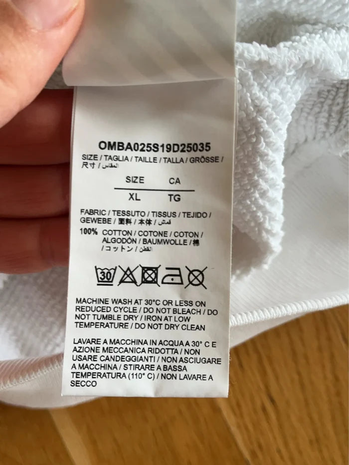 Off-White-sweatshirt